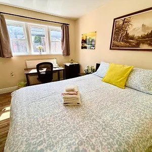 Homestay Bright&modern Space Perfect For Couple And Family Step To Public Transit In, Toronto