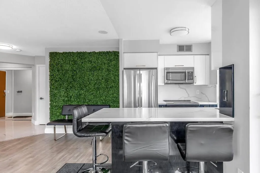 2 Bedroom Waterfront Condo Downtown W/ Free Parking Toronto 0*,  Canada