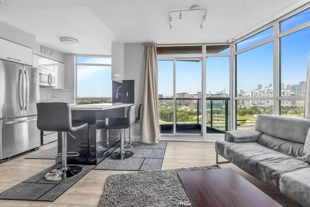 2 Bedroom Waterfront Condo Downtown W/ Free Parking Toronto Apartment