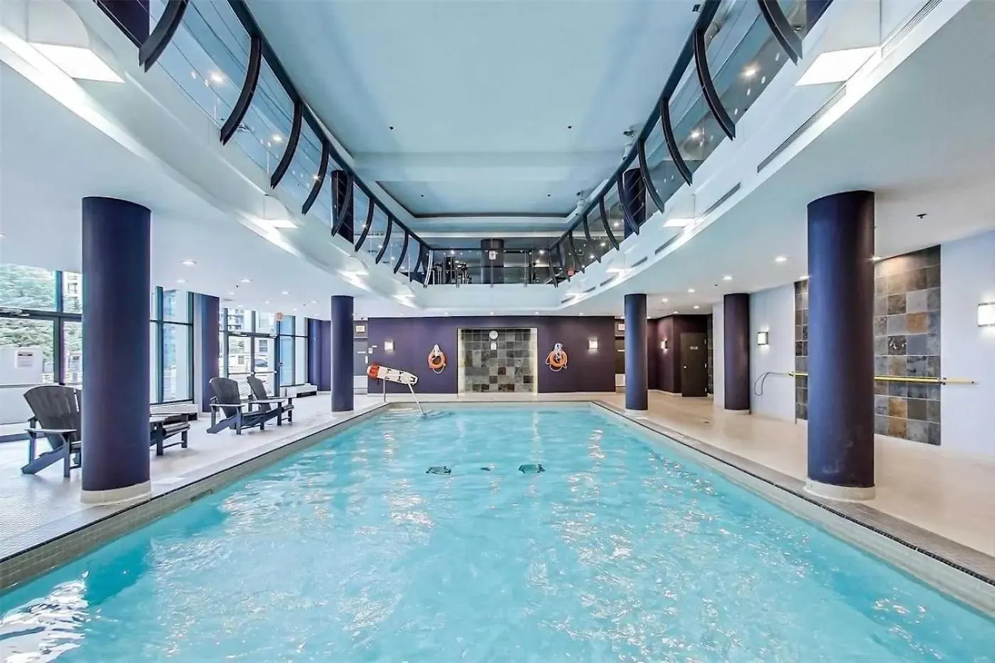 2 Bedroom Waterfront Condo Downtown W/ Free Parking Toronto Canada