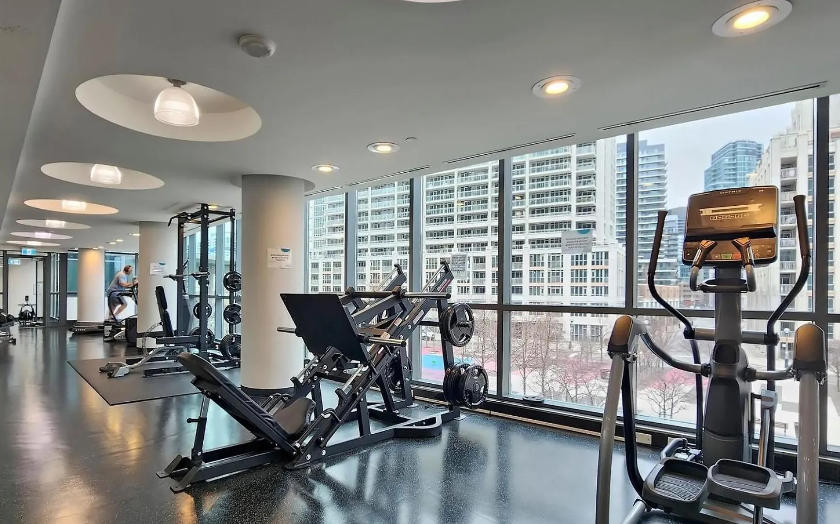 2 Bedroom Waterfront Condo Downtown W/ Free Parking Toronto
