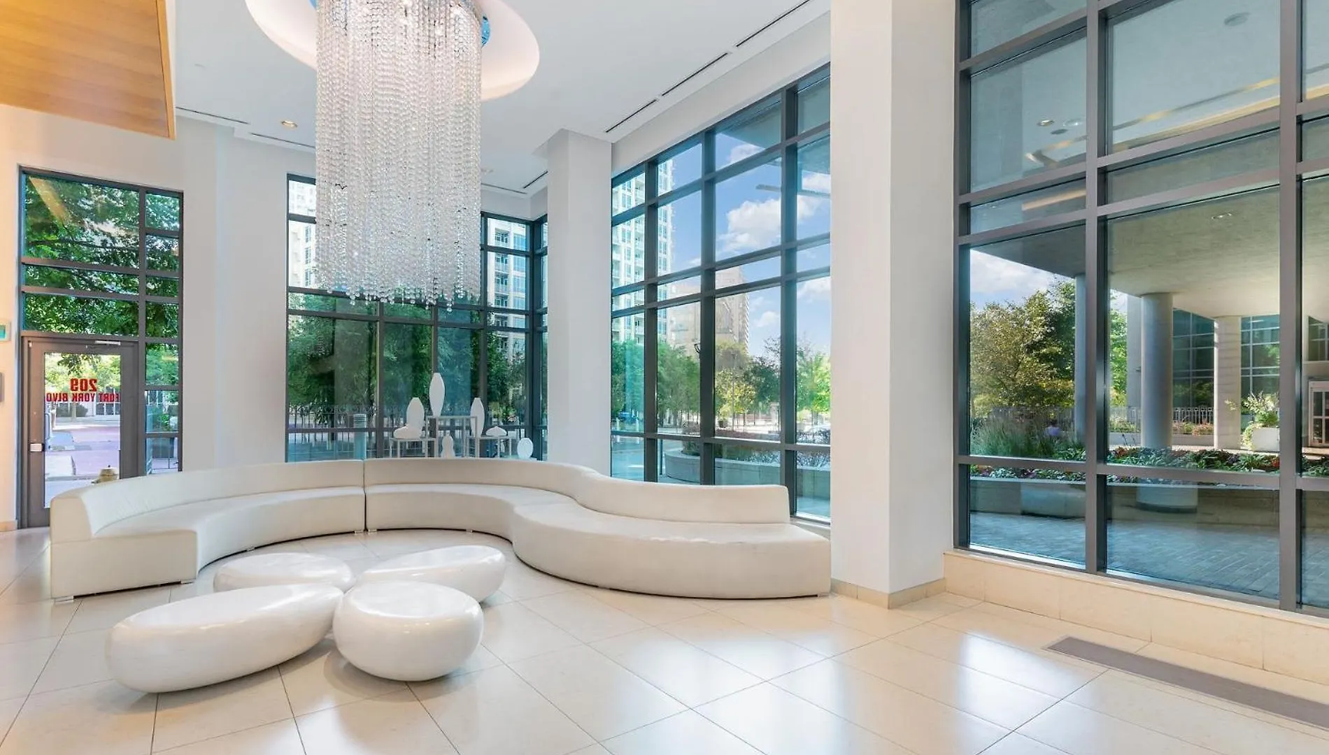 2 Bedroom Waterfront Condo Downtown W/ Free Parking Toronto Appartement