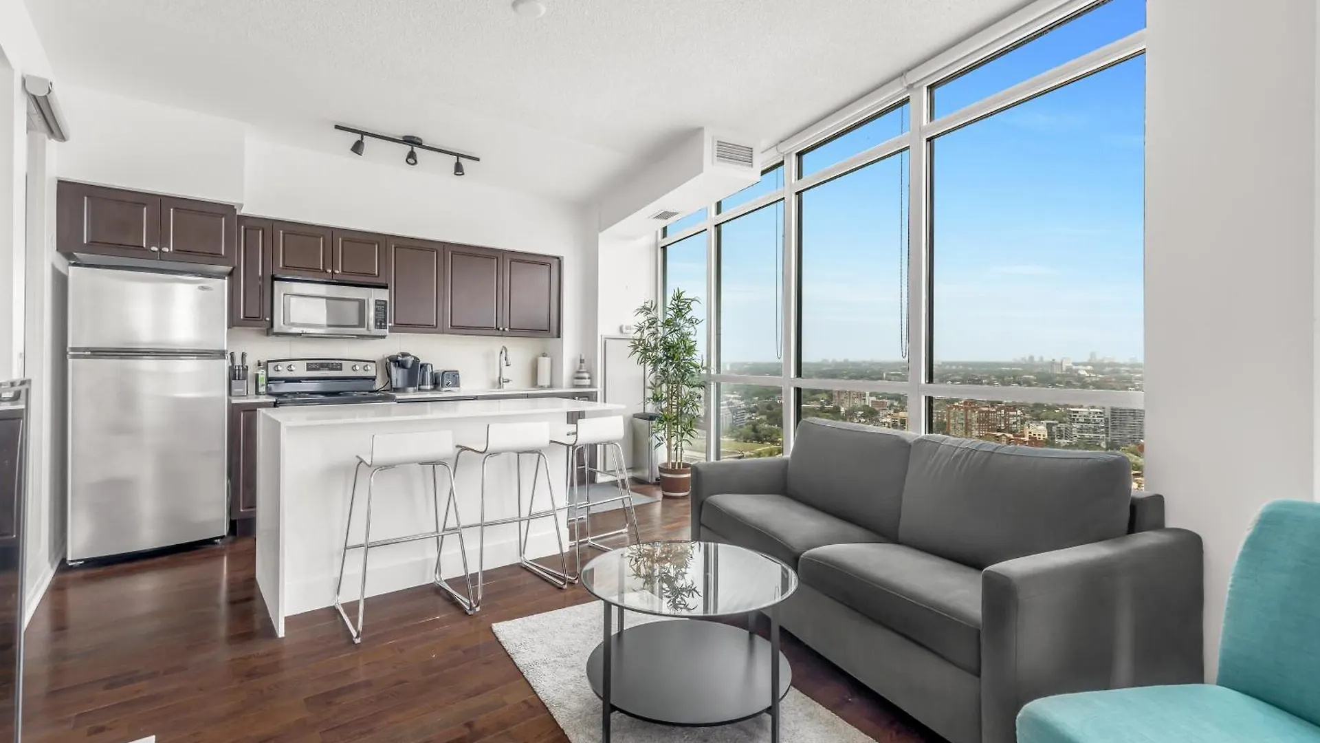 2 Bedroom Waterfront Condo Downtown W/ Free Parking Toronto 0*,  Canada