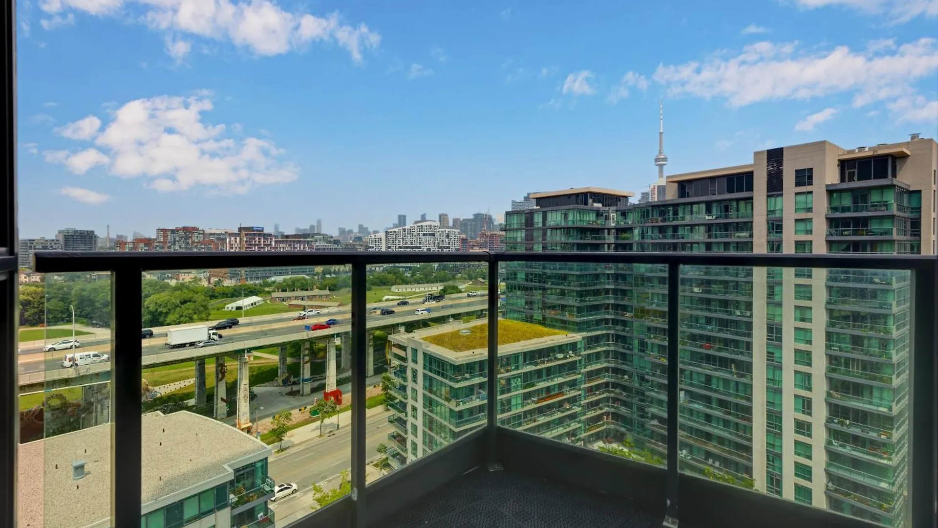 2 Bedroom Waterfront Condo Downtown W/ Free Parking Toronto 0*,  Canada