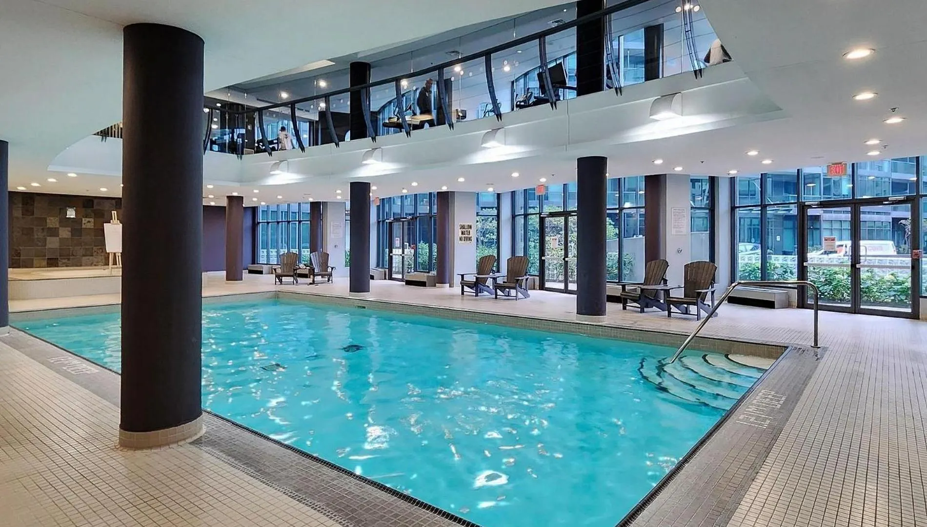 Apartment 2 Bedroom Waterfront Condo Downtown W/ Free Parking Toronto